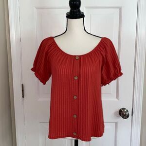 W5 short puff sleeve blouse with button detail size M